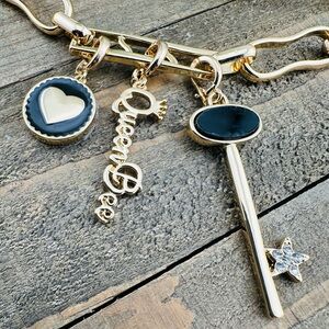 Open Edit Gold Tone NWT Chunky Chain Line QUEEN BEE Charm Adjustable Necklace